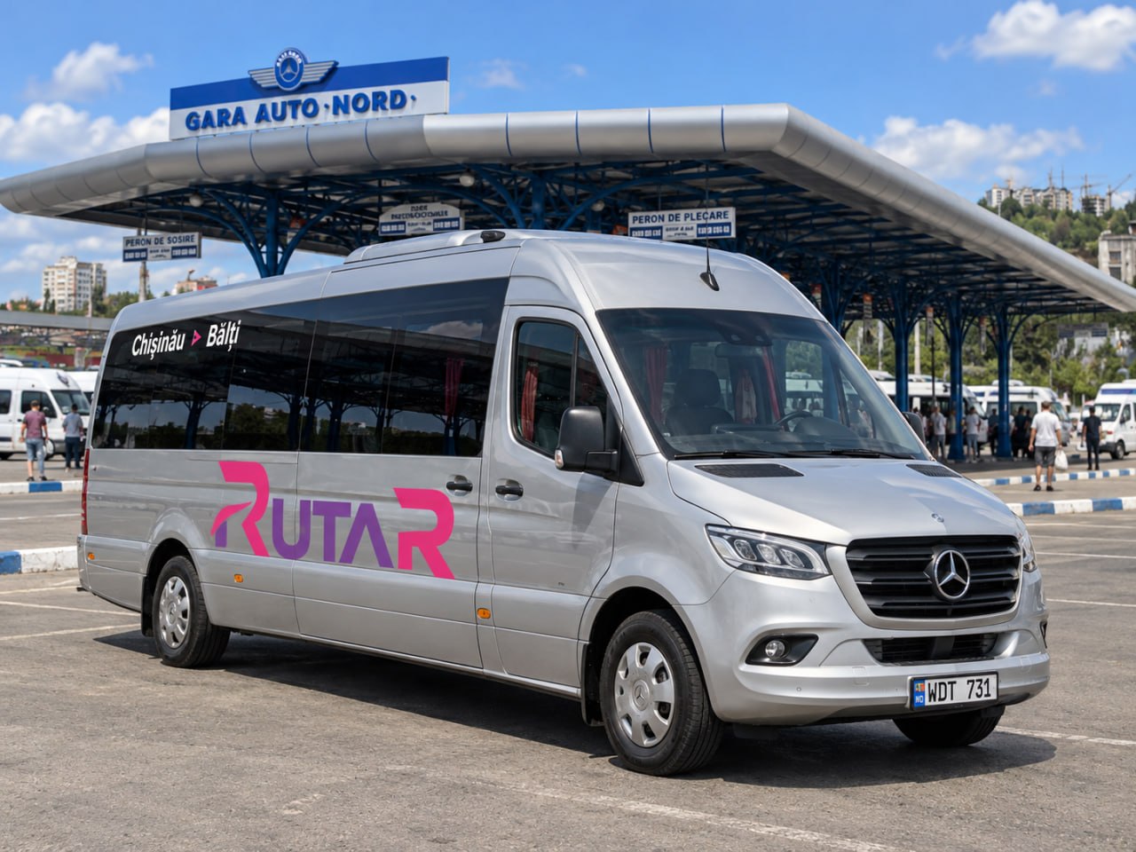 Микроавтобус Mercedes Sprinter Rutar спереди, на Северном автовокзале